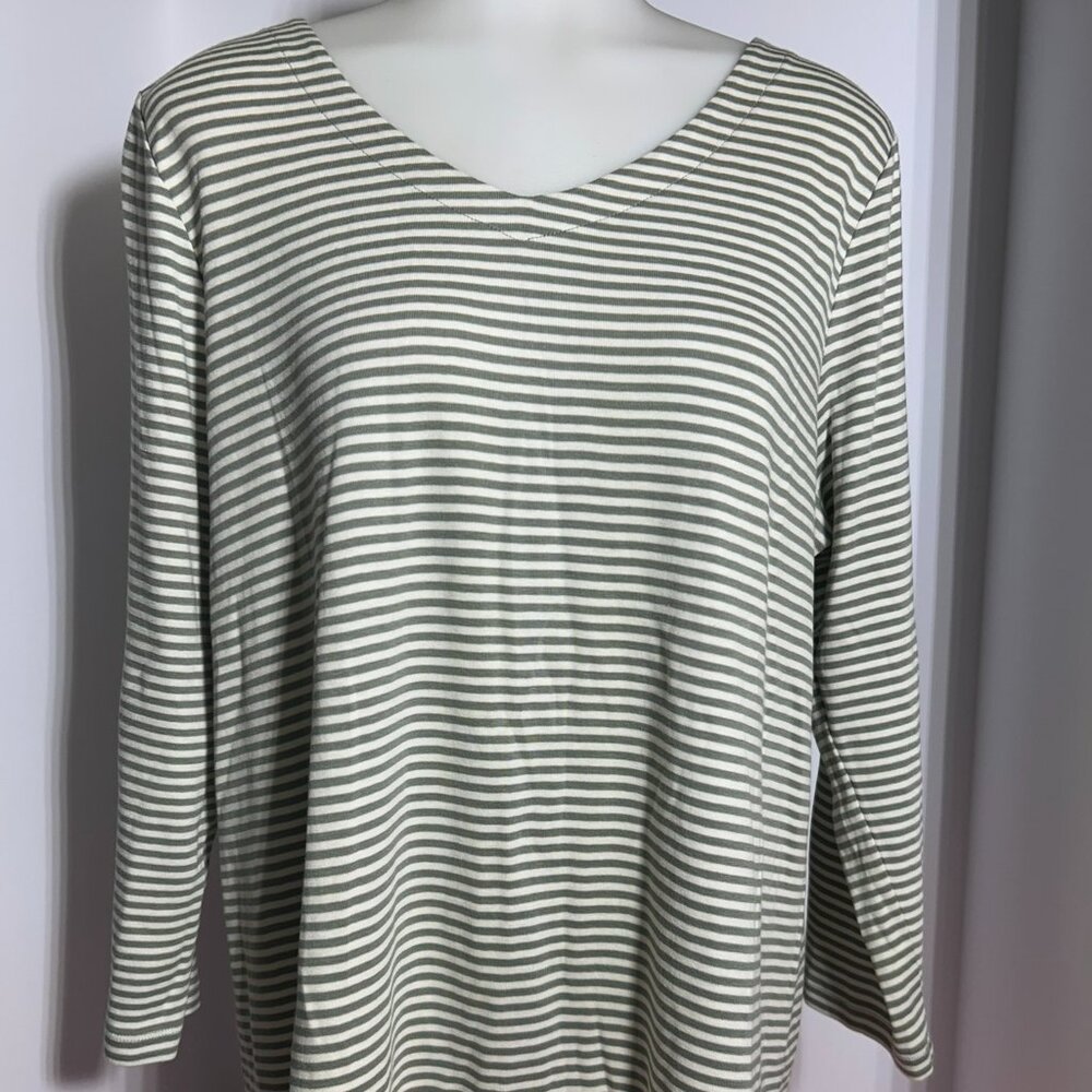 Super Soft J Jill Ladies' Green and Cream V Neck Tee 3/4 Sleeve Size Large